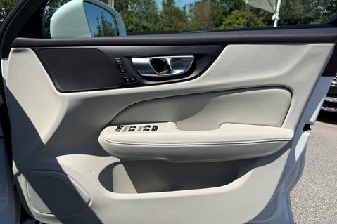Volvo V60 RECHARGE T6 INSCRIPTION AWD - FULL MAIN DEALER SERVICE - HUGE SPEC 38