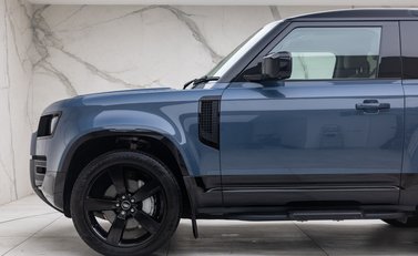 Land Rover Defender 90 D300 X-DYNAMIC HSE 45
