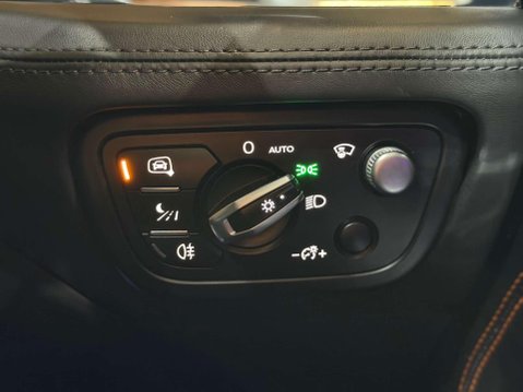 Bentley Bentayga 4.0 V8 SUV 5dr Petrol Auto 4WD Euro 6 (s/s) (550 ps) 62