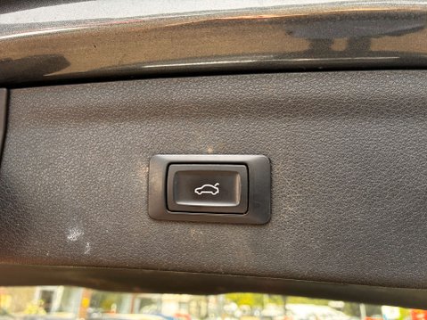 Audi Q3 1.4 TFSI CoD S line SUV 5dr Petrol S Tronic Euro 6 (s/s) (150 ps) 8