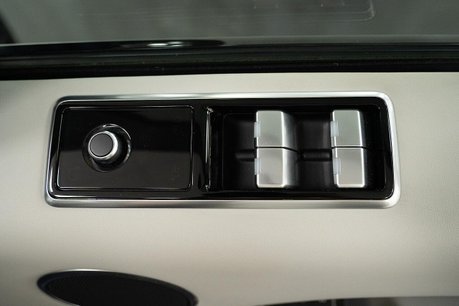 Land Rover Range Rover Sport 5.0 P575 V8 SVR Carbon Edition SUV 5dr Petrol Auto 4WD Euro 6 (s/s) (575 ps 34