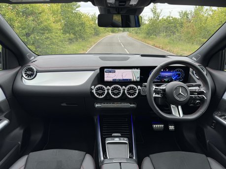 Mercedes-Benz EQA EQA 300 4Matic AMG Line Premium Plus Auto Electric 66 KWH PAN ROOF/HEADS UP 7