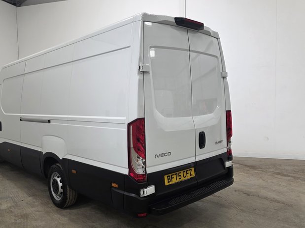 Iveco Daily Daily 35C14 Diesel 2.3 High Roof Business Van 4100L WB Hi-Matic 2