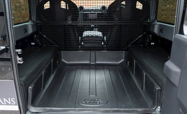 Land Rover Defender 90 Urban Truck 31