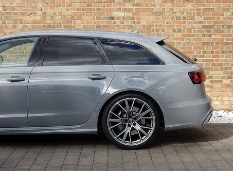 Audi RS6 Avant Performance 8
