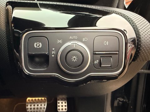 Mercedes-Benz A Class A 180 D AMG LINE EXECUTIVE 16