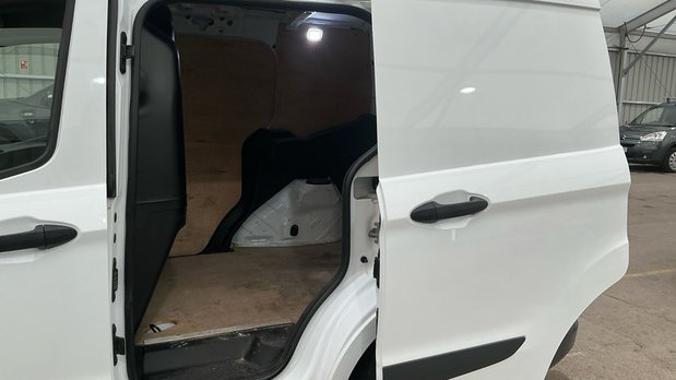 Ford Transit Courier SWB L1H1 Low Roof Trend Air Con EURO 6 NO VAT 8