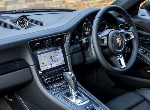 Porsche 911 Targa 4 GTS (991.2) 17