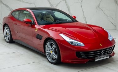 Ferrari GTC4 Lusso V12 11