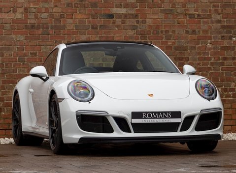 Porsche 911 Carrera GTS (991.2) 1