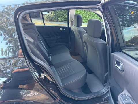 Renault Megane 1.6 VVT Oasis 5dr 16