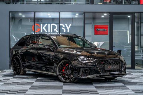 Audi RS4 Carbon Black