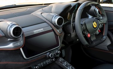 Ferrari GTC4 Lusso 16