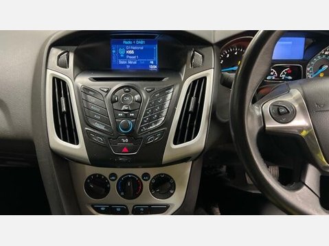 Ford Focus 1.0T EcoBoost Zetec Navigator Euro 5 (s/s) 5dr 7