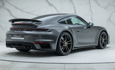 Porsche 911 Turbo S (992) 6