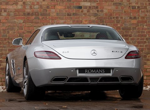 Mercedes-Benz SLS AMG 3