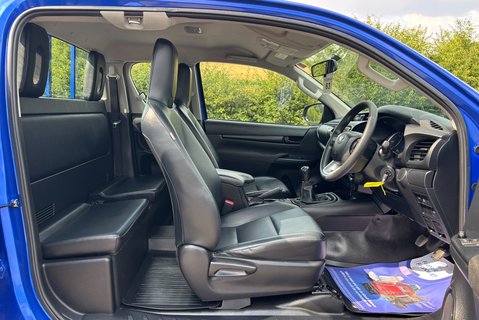 Toyota Hilux Active 4WD D-4D ECB Pickup 10