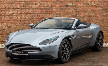 Aston Martin DB11 Volante 6
