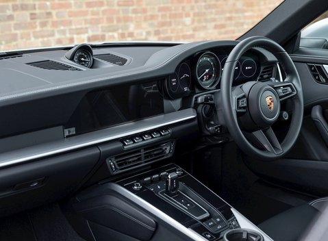 Porsche 911 Carrera 4S (992) 17