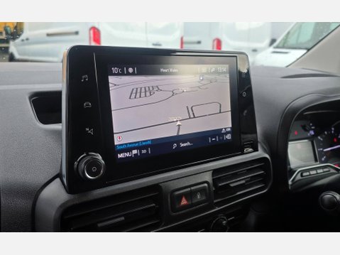 Toyota Proace City design L1 H1 SWB 1.5d 100ps eu6 nav 6 Speed 15