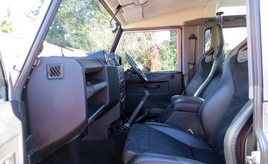 Land Rover Defender 90 XS 13