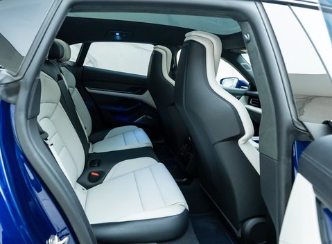 Porsche Taycan GTS Sport Turismo 14