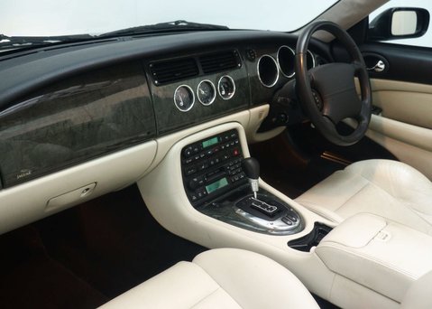 Jaguar XKR 4.2 Convertible 2dr Petrol Automatic (304 g/km, 400 bhp) 42