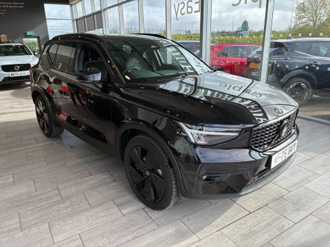 Volvo XC40 2.0 B4 MHEV Plus Black Edition DCT Auto Euro 6 (s/s) 5dr 3