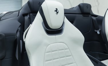 Ferrari Roma SPIDER 19