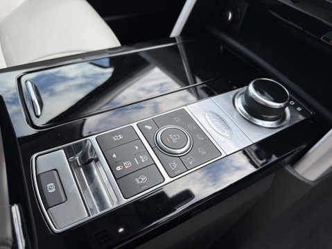 Land Rover Discovery SDV6 HSE LUXURY 34