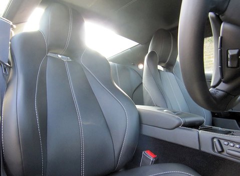 Aston Martin DB9 Carbon Black Edition 8