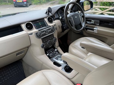 Land Rover Discovery 3.0 SD V6 HSE Luxury SUV 5dr Diesel Auto 4WD Euro 6 (s/s) (256 bhp) 