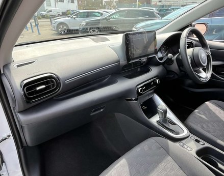 Toyota Yaris ICON HEV CVT 17
