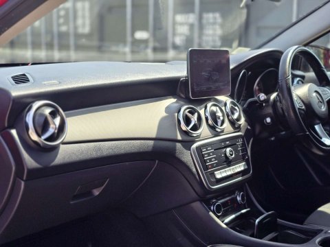 2019 Mercedes-Benz GLA thumbnail 12