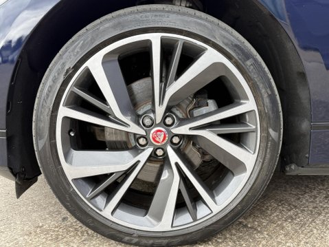 Jaguar I-Pace 400 90kWh HSE Black SUV 5dr Electric Auto 4WD (400 ps) 18