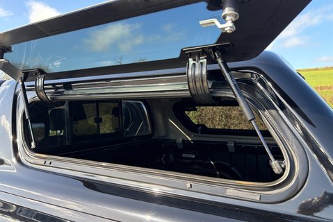 Toyota Hilux Invincible X 4WD 2.8 D-4D Double Cab Pickup - Hardtop Canopy 8