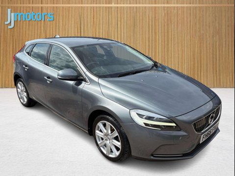 Volvo V40 1.5 T2 Inscription Hatchback 5dr Petrol Auto Euro 6 (s/s) (122 ps) 12