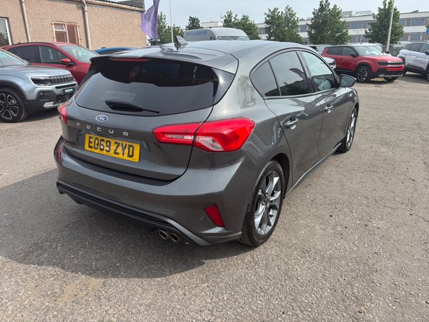 Ford Focus ST-LINE 8