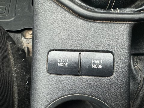 Toyota Hilux ACTIVE 4WD D-4D DCB 14