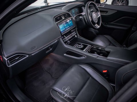 Jaguar F-Pace 3.0 F-PACE V6 S AWD D Auto 4WD 5dr 27