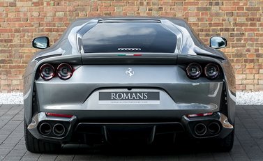 Ferrari 812 Superfast 5