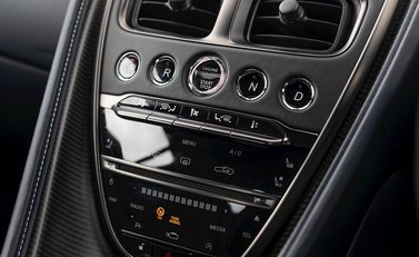 Aston Martin DBS Superleggera 19