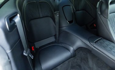 Aston Martin DB12 V8 16