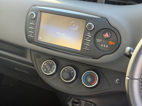 Toyota Yaris VVT-I ICON 19