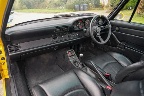 Porsche 911 CARRERA 4 8