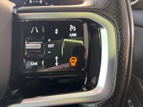 Land Rover Range Rover Evoque 2.0 D200 R-DYNAMIC HSE MHEV 26