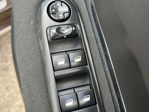 Peugeot 3008 1.6 3008 Active HDi 5dr 35