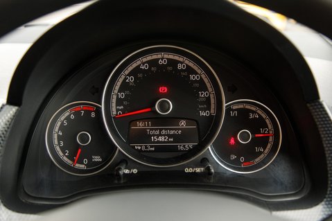 Volkswagen Up BLACK EDITION 10