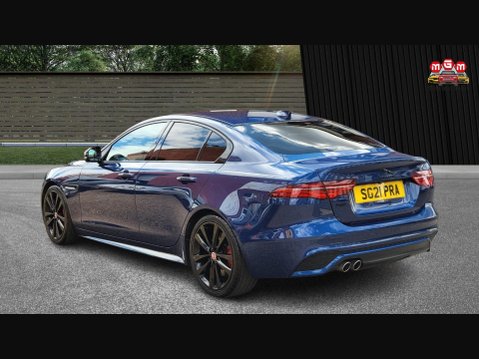 Jaguar XE R-DYNAMIC BLACK MHEV 6