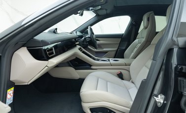 Porsche Taycan 4S Cross Turismo 16